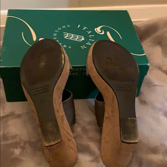 Italian Shoemakers wedge sandal - Picture 2 of 3